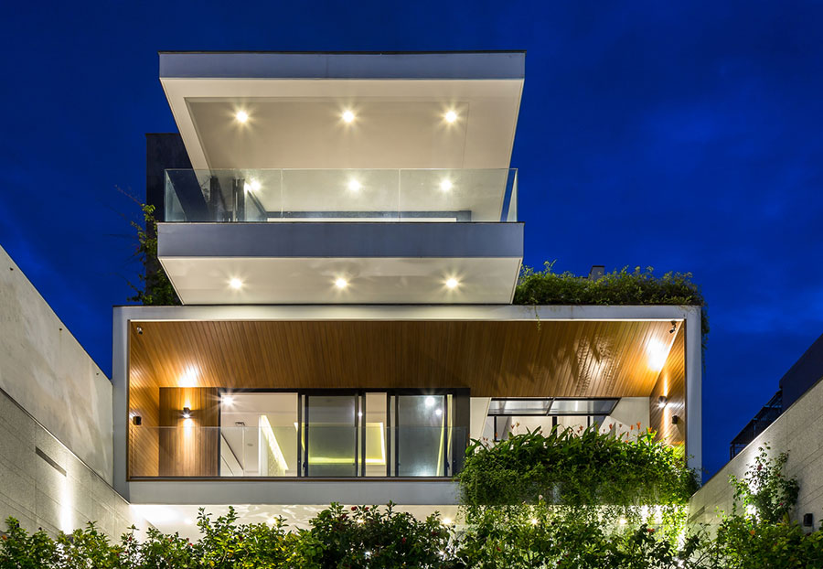 Mẫu thiết kế nhà phố 4 tầng phong cách hiện đại đầy nắng và gió