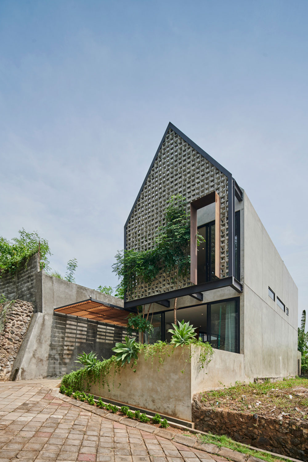 Mẫu thiết kế nhà phố 2 tầng thông thoáng với lối kiến trúc mở